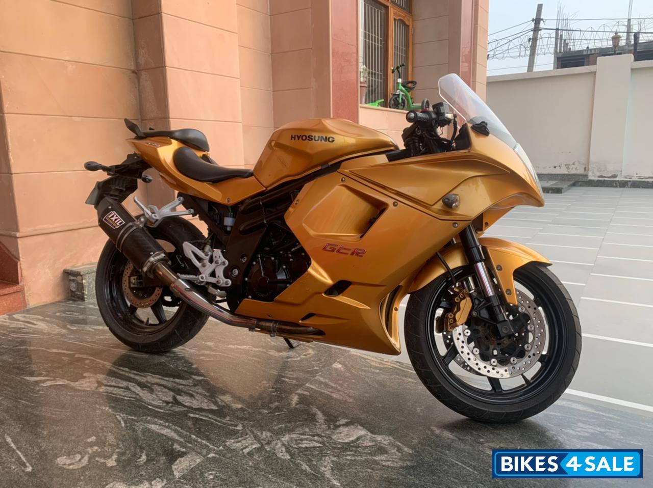 Golden Hyosung GT650R Golden Hyosung GT650R
