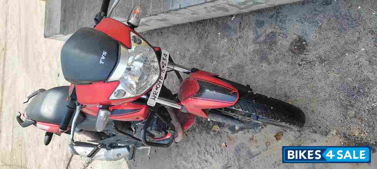 Red TVS Apache RTR 160