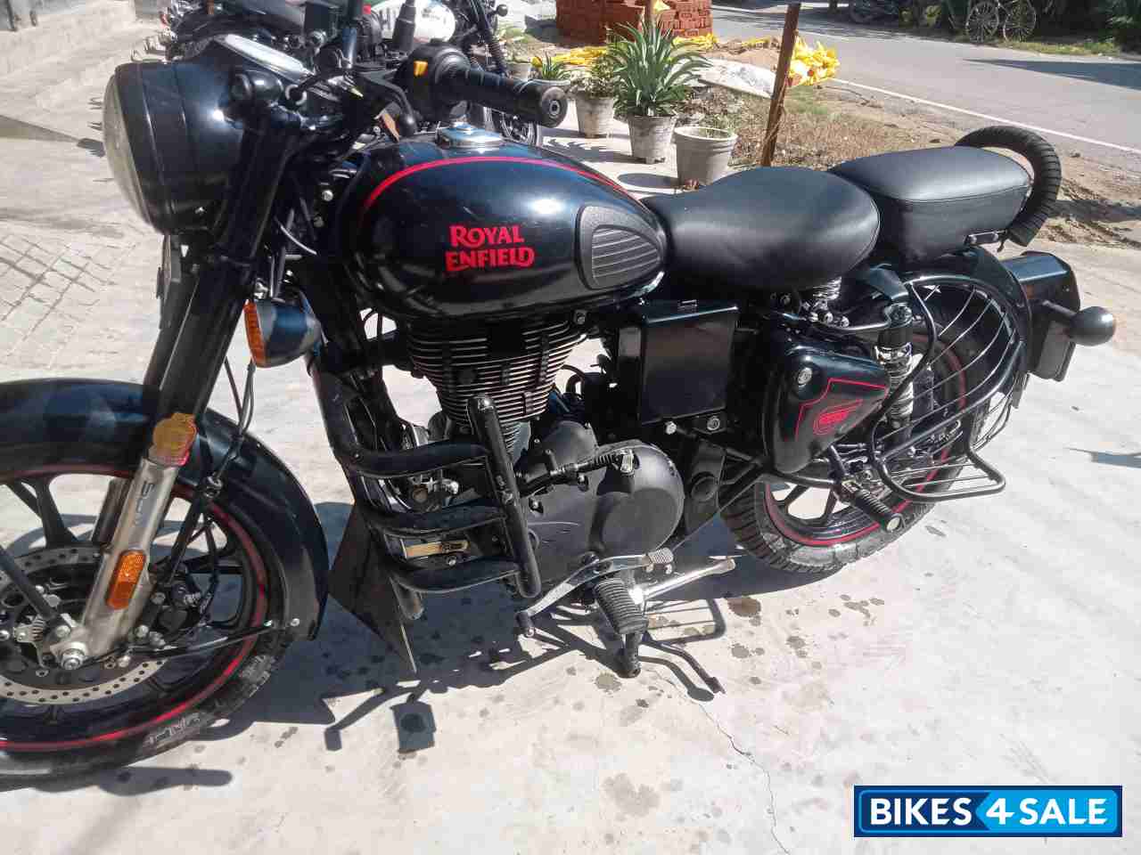 Stealth Black Royal Enfield Classic Stealth Black