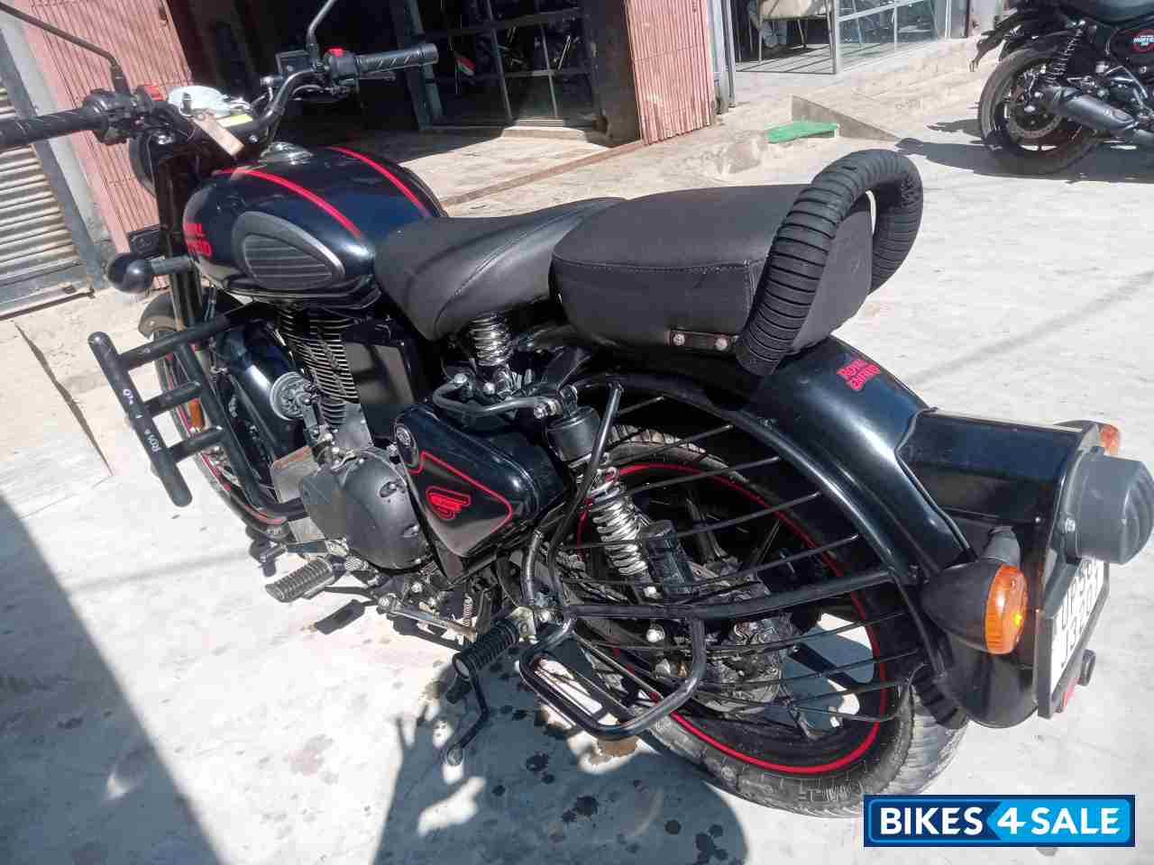 Stealth Black Royal Enfield Classic Stealth Black