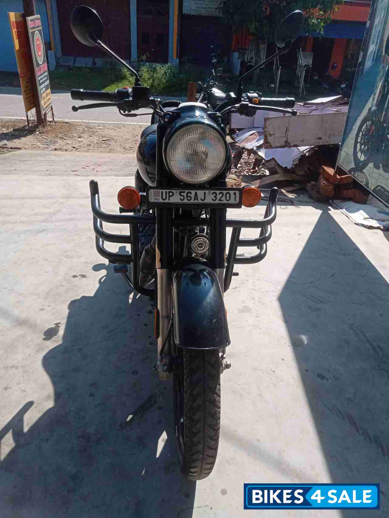 Stealth Black Royal Enfield Classic Stealth Black