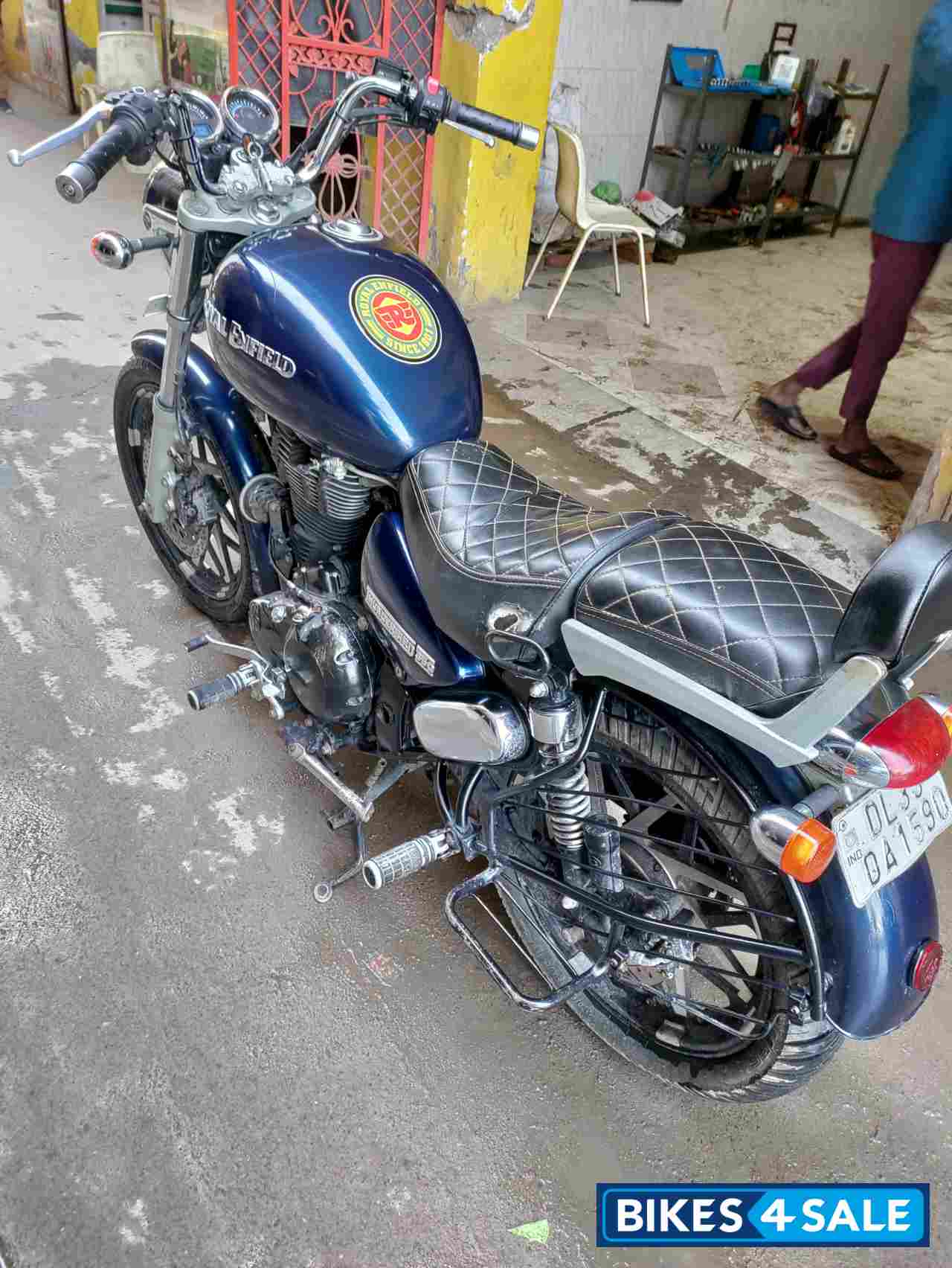 Blue Royal Enfield Thunderbird TwinSpark 350 Blue Royal Enfield Thunderbird TwinSpark 350