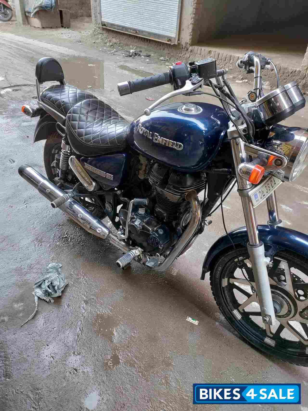 Blue Royal Enfield Thunderbird TwinSpark 350 Blue Royal Enfield Thunderbird TwinSpark 350