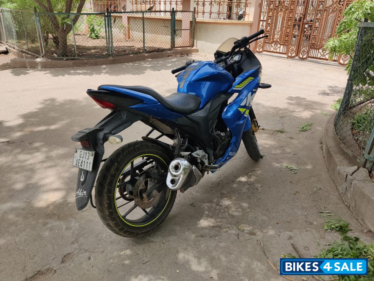Blue Suzuki Gixxer SF Fi