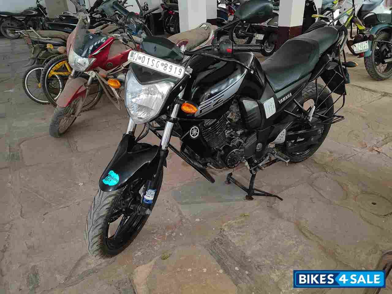 Black Yamaha FZ16