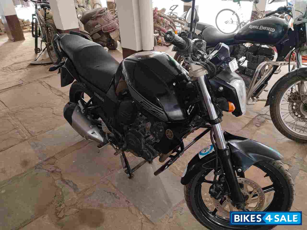 Black Yamaha FZ16