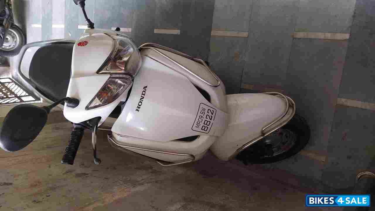 White Honda Activa