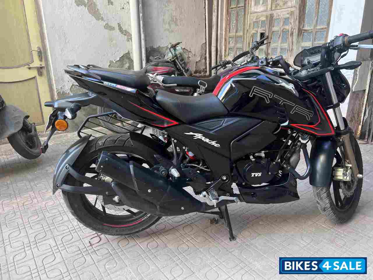 TVS Apache RTR 200 4V ABS