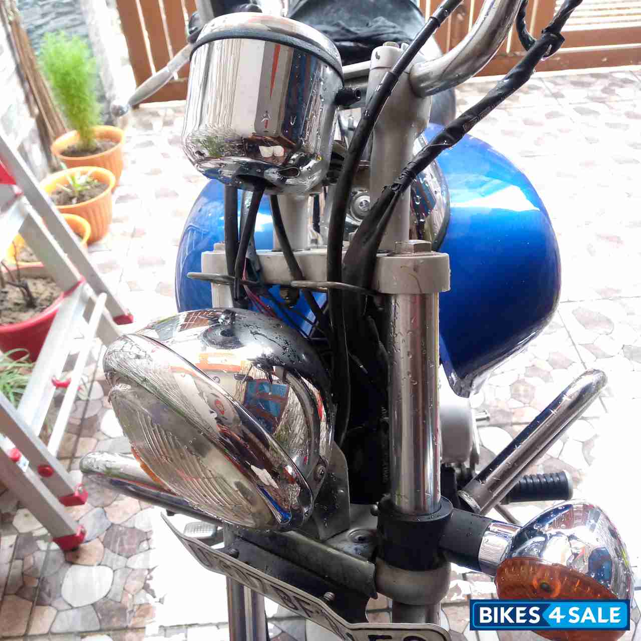 Blue Bajaj Avenger Cruise 220