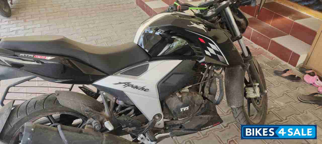 TVS Apache RTR 160 4V BS6