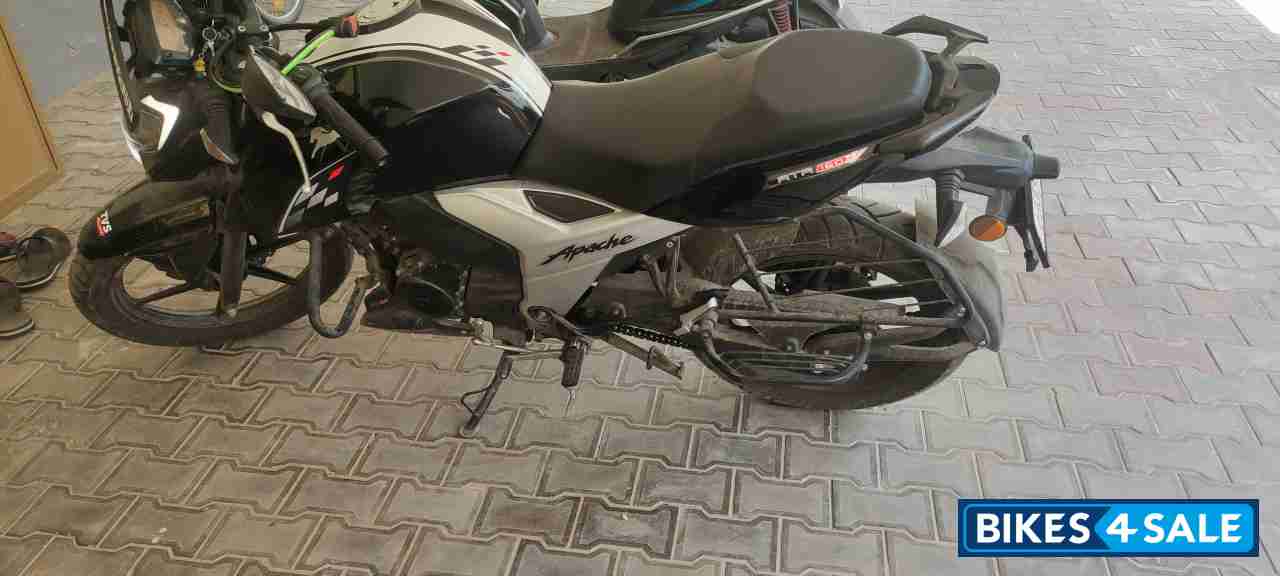 TVS Apache RTR 160 4V BS6