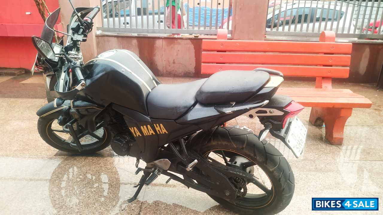 Black Yamaha FZ FI V2