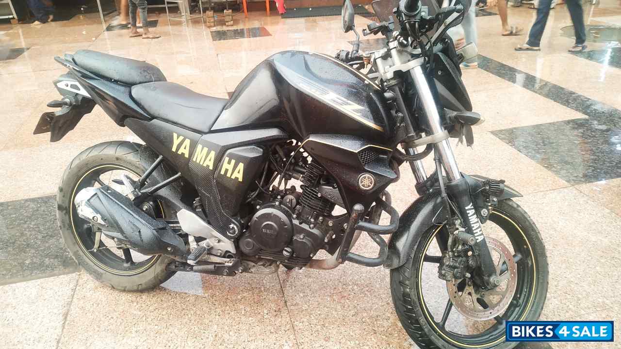 Black Yamaha FZ FI V2