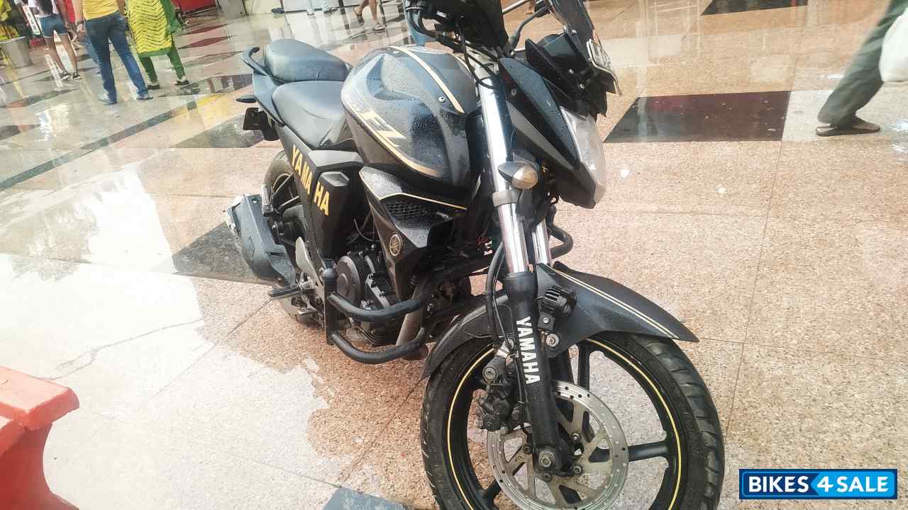 Black Yamaha FZ FI V2