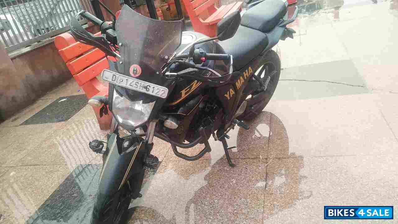 Black Yamaha FZ FI V2