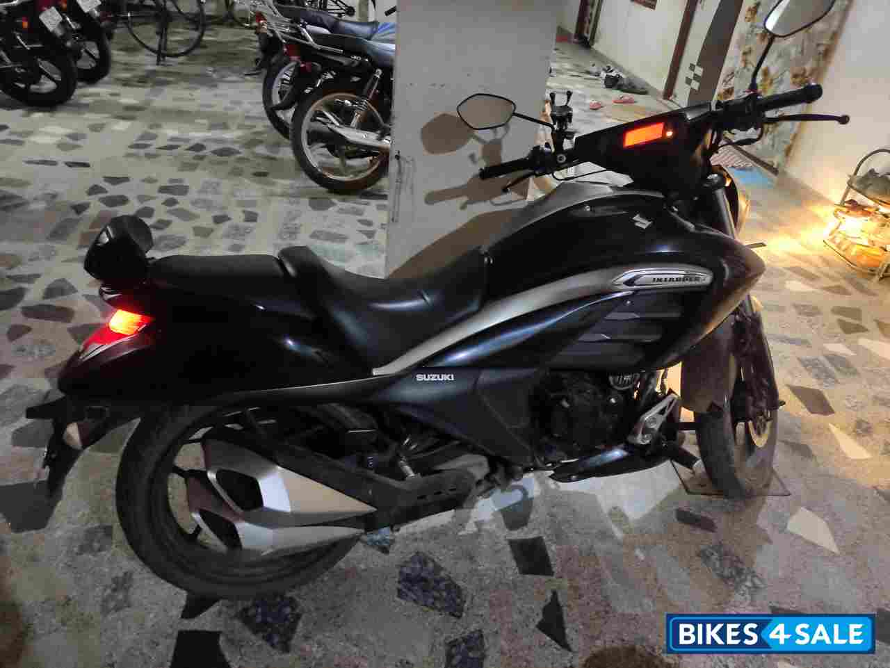 Black Suzuki Intruder 150 BS6