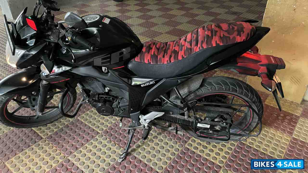 Black Suzuki Gixxer 150
