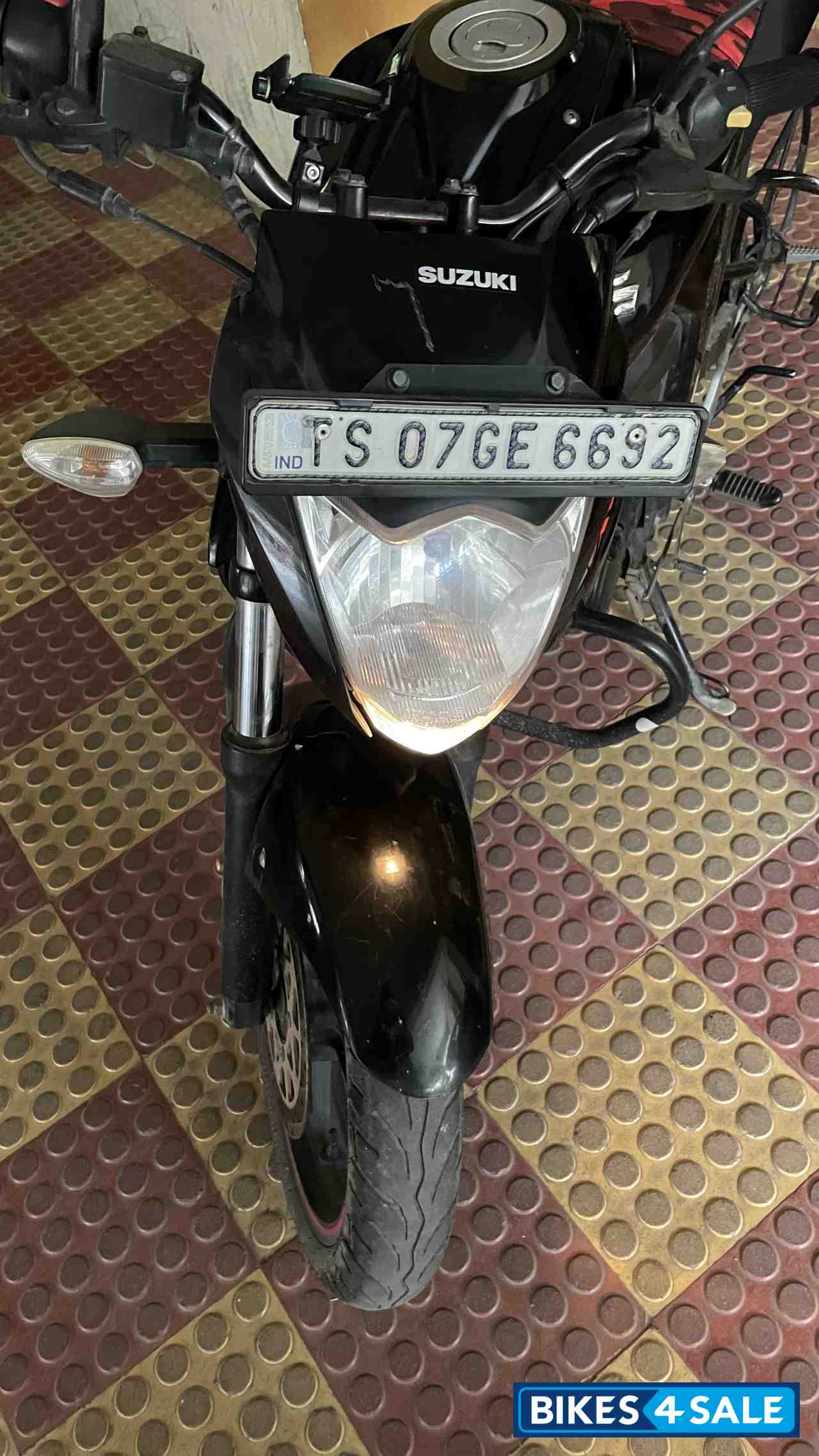 Black Suzuki Gixxer 150