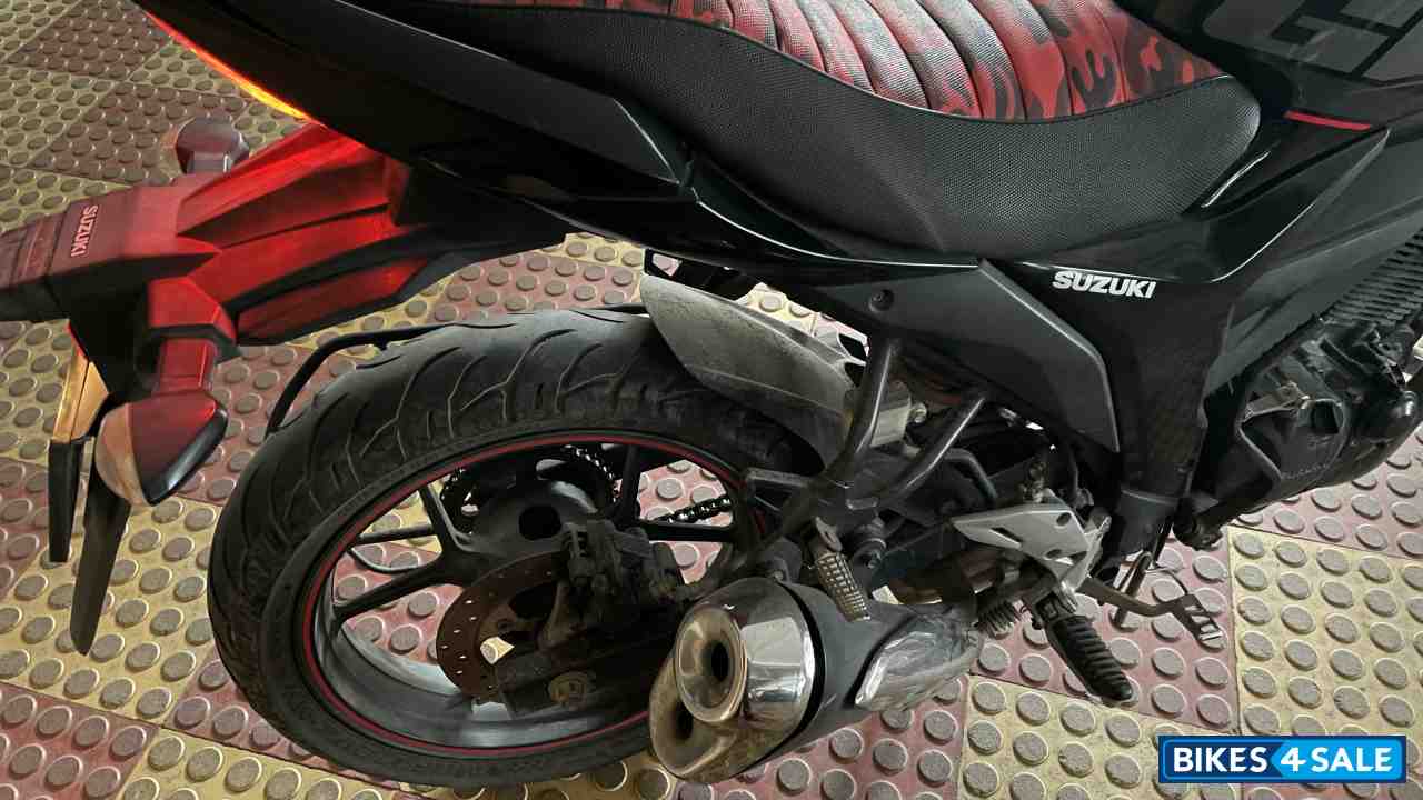 Black Suzuki Gixxer 150