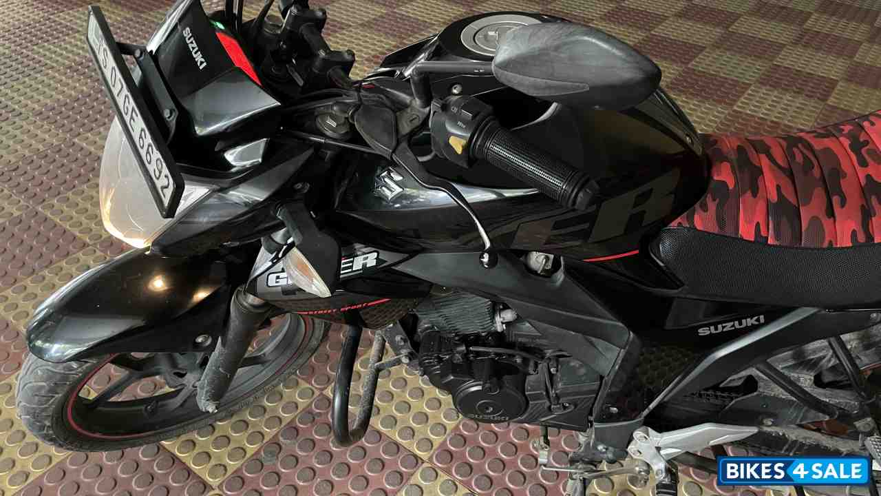 Black Suzuki Gixxer 150