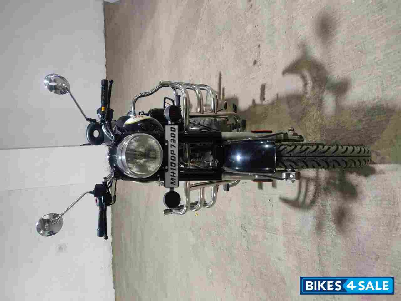 Classic Black Royal Enfield Bullet 350 ES BS6