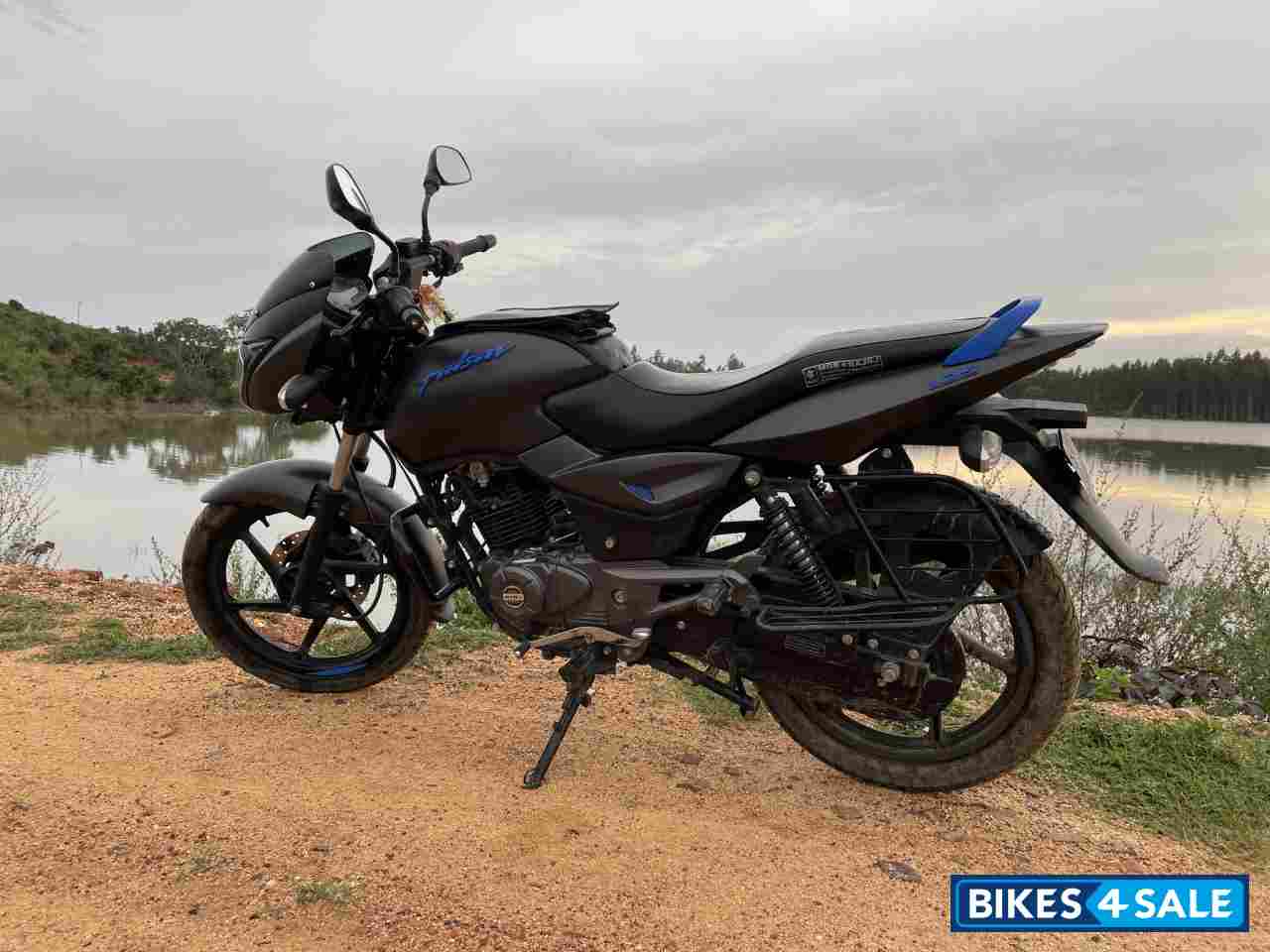 Bajaj Pulsar 125 Neon