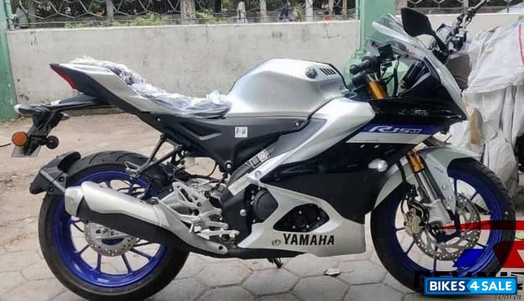 Yamaha R15M
