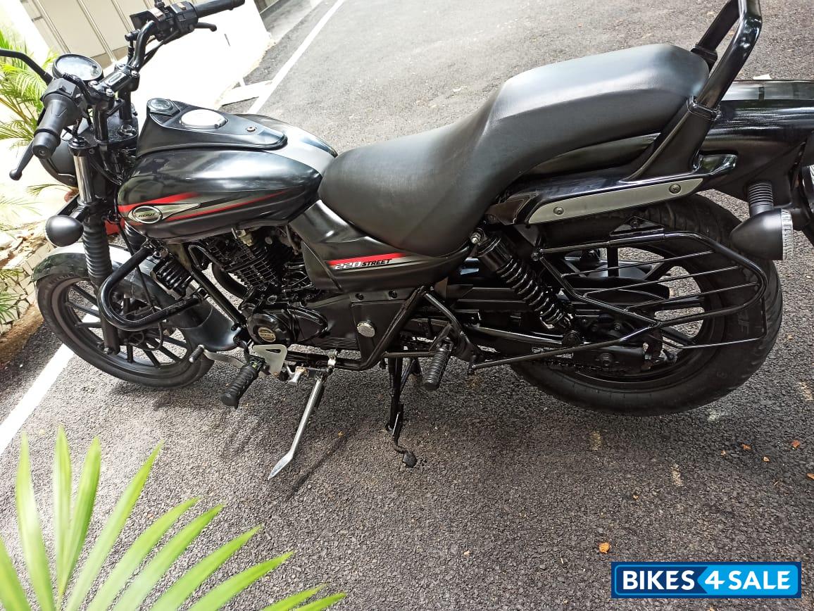 Matte Black Bajaj Avenger Street 220