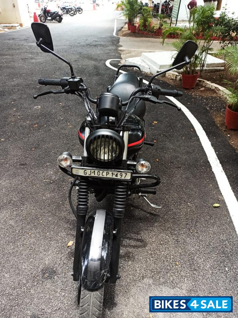 Matte Black Bajaj Avenger Street 220