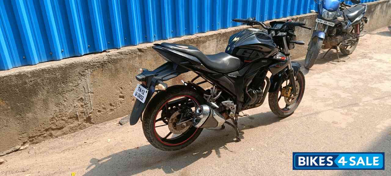 Black Suzuki Gixxer ABS