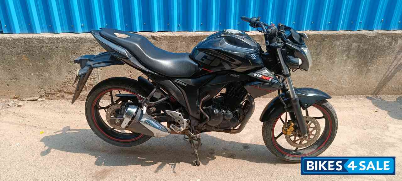 Black Suzuki Gixxer ABS
