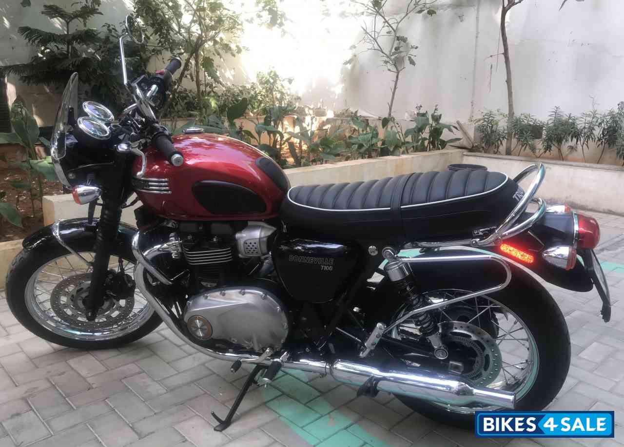 Cranberry Red Triumph Bonneville T100