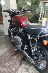 Cranberry Red Triumph Bonneville T100