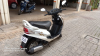 White Mahindra Rodeo UZO 125