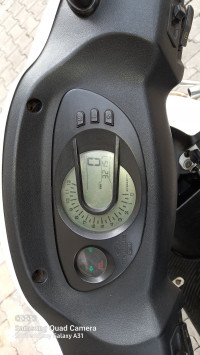 White Mahindra Rodeo UZO 125