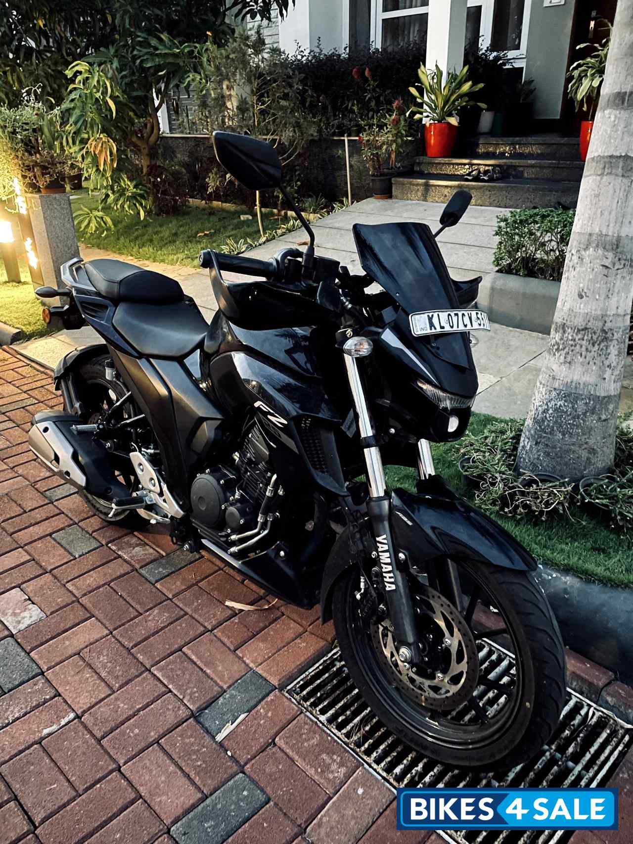Black Yamaha FZ 25 BS6