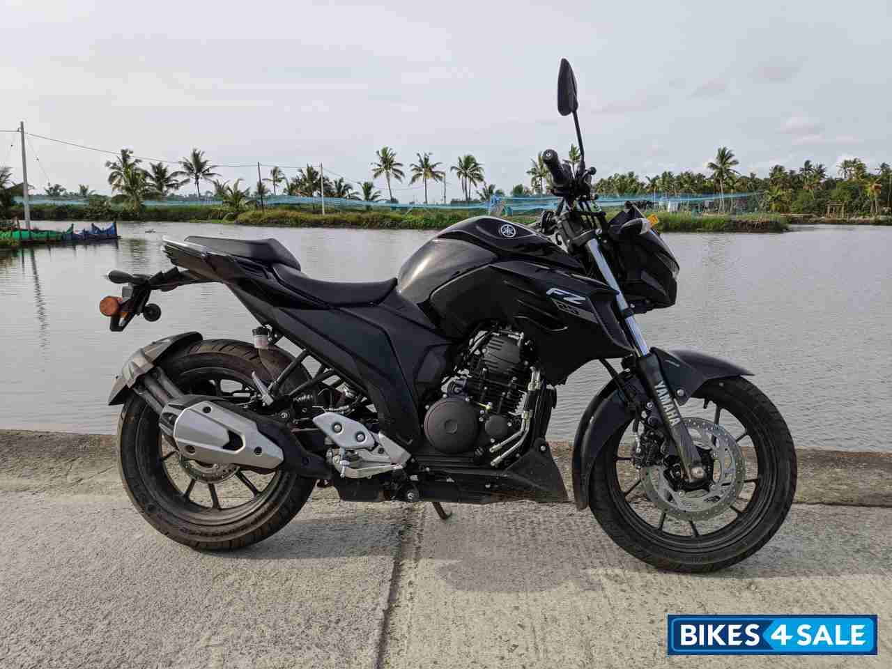 Black Yamaha FZ 25 BS6