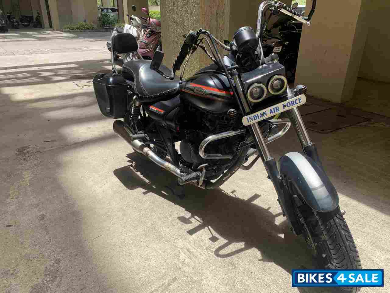 Bajaj Avenger 200 DTS-i