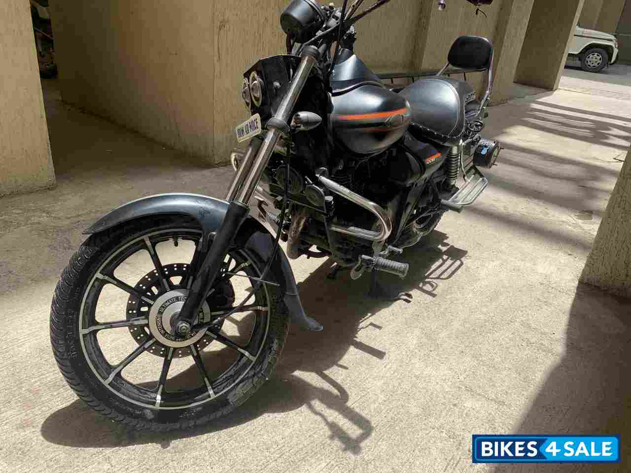 Bajaj Avenger 200 DTS-i