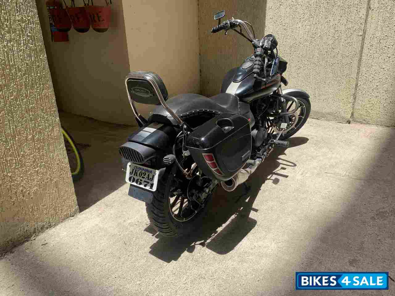 Bajaj Avenger 200 DTS-i