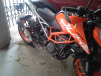 Orange KTM Duke 390