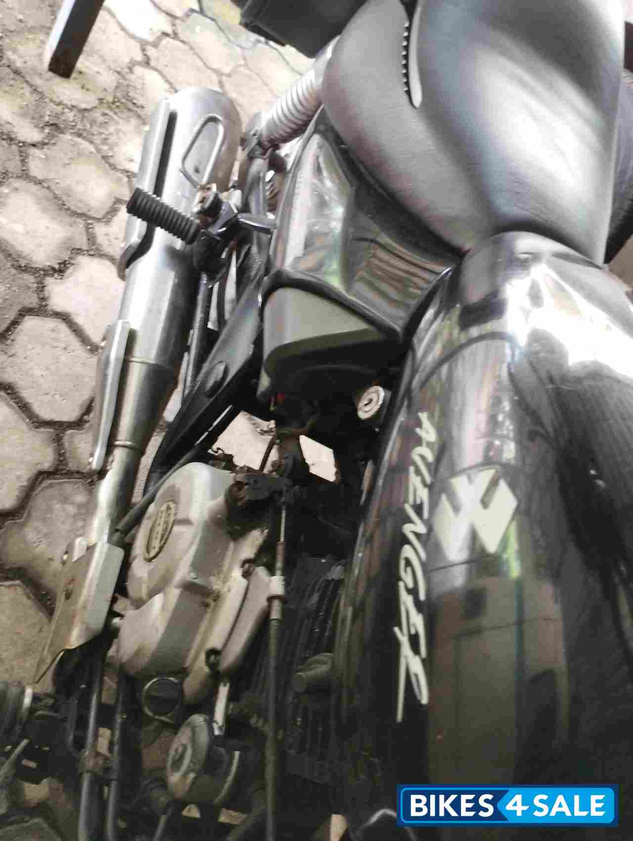 Bajaj Avenger 220 DTS-i