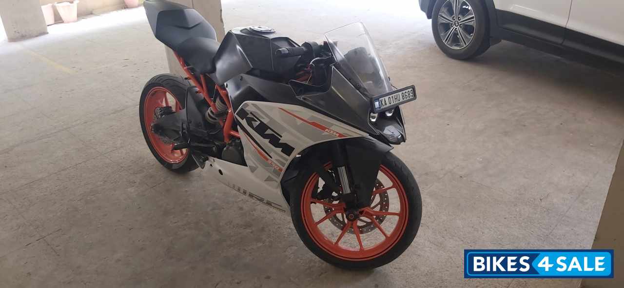 Red KTM RC 390