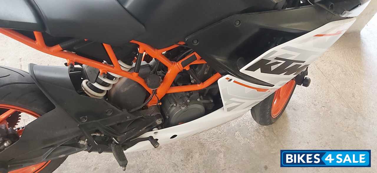 Red KTM RC 390