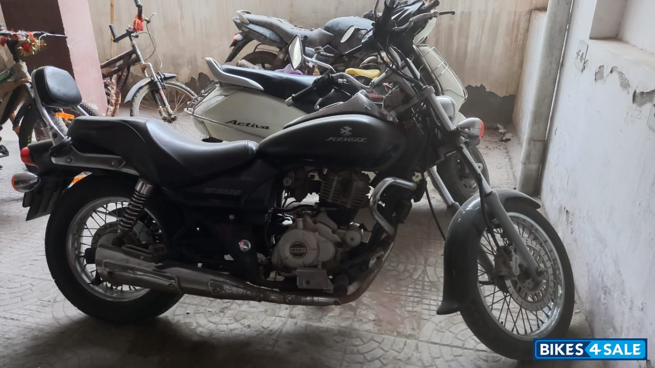 Bajaj Avenger 220 DTS-i