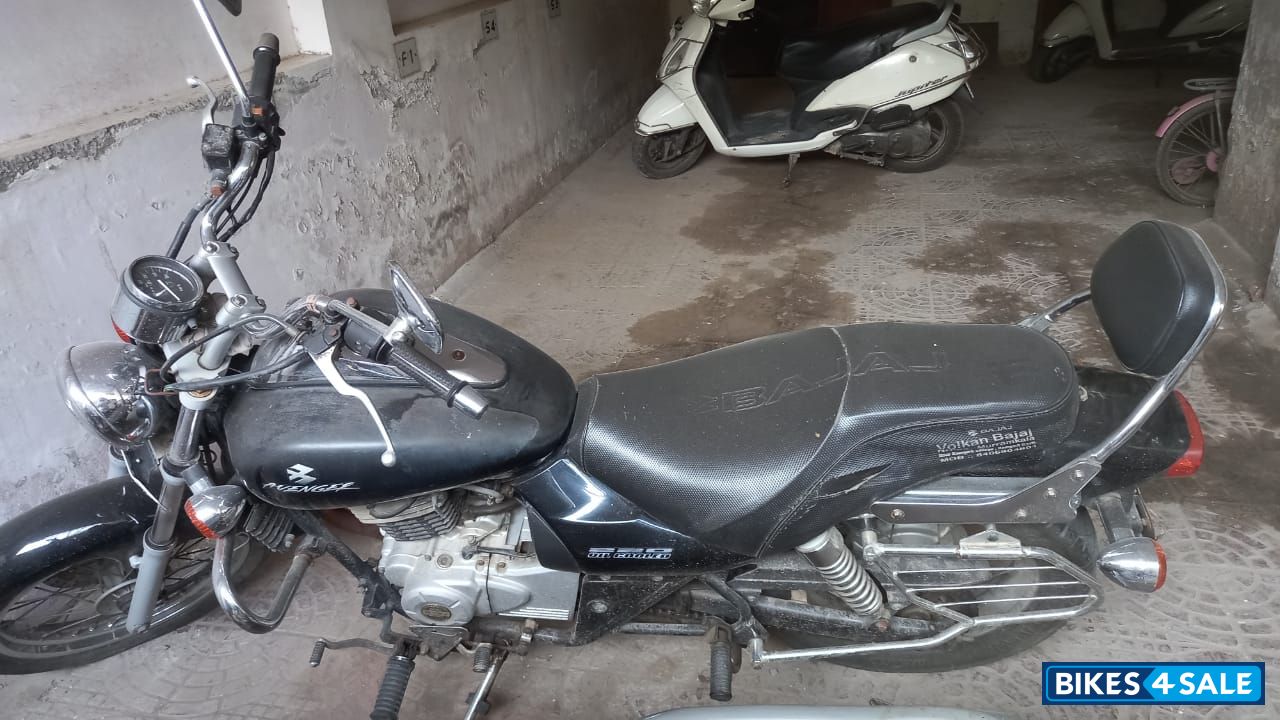 Bajaj Avenger 220 DTS-i