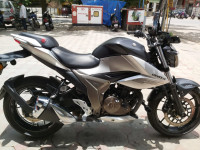 Black/silver Suzuki Gixxer 250