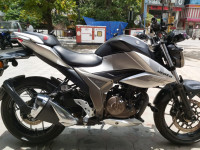 Black/silver Suzuki Gixxer 250