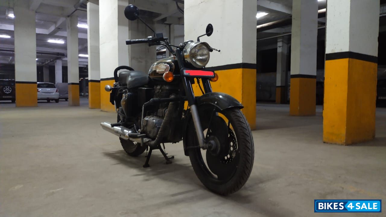 Black Royal Enfield Bullet Standard 350