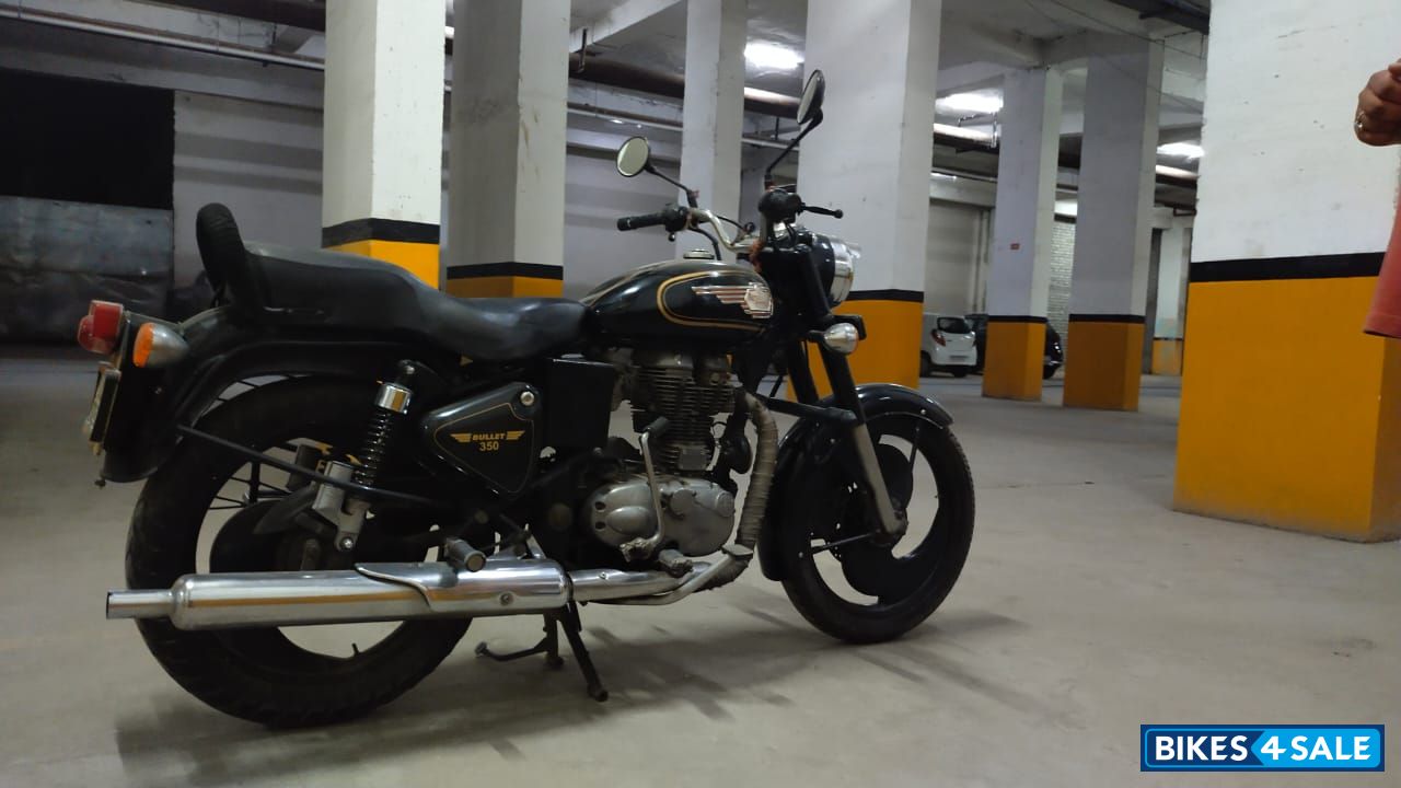 Black Royal Enfield Bullet Standard 350